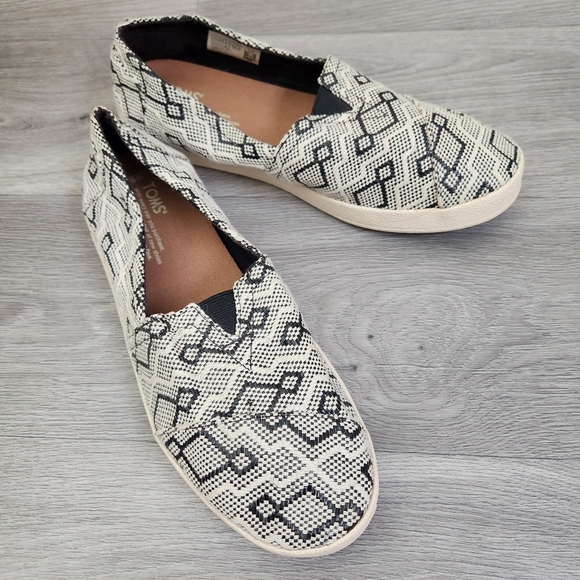 TOMS White and Black Shoes 9.5 Diamond Jacquard Aztec Weave Print - Picture 4 of 15